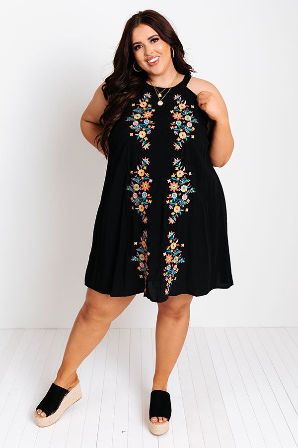 Kiwi Kisses Embroidered Shift Dress in Black Curves Image - 5