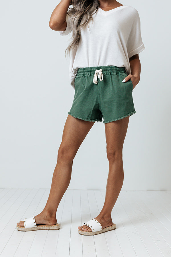 The Galapagos Midrise Shorts In Hunter Green Image - 1