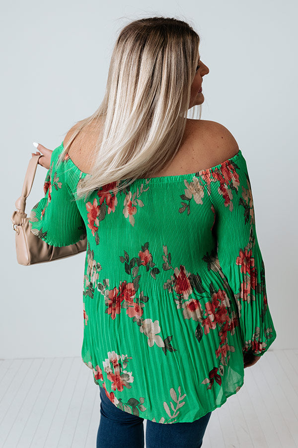 Floral Market Pleated Shift Top In Kelly Green Curves Image - 4