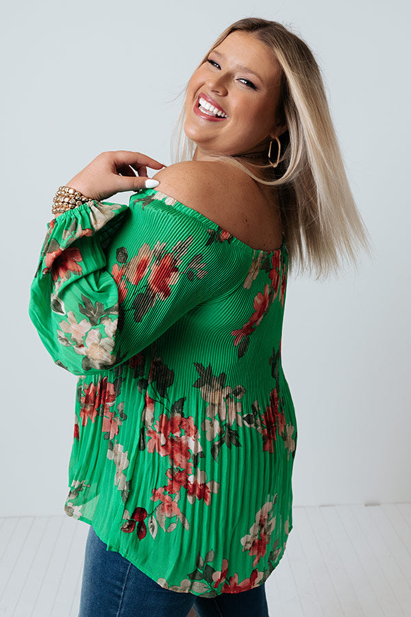 Floral Market Pleated Shift Top In Kelly Green Curves Image - 3