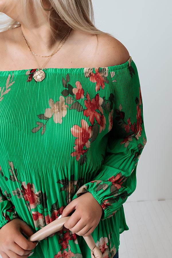 Floral Market Pleated Shift Top In Kelly Green Curves Image - 5