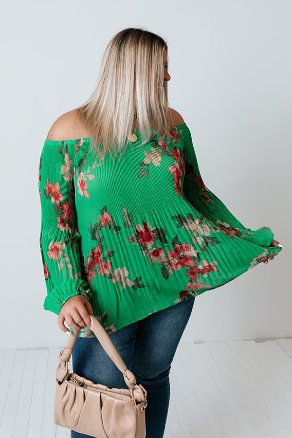 Floral Market Pleated Shift Top In Kelly Green Curves Image - 2
