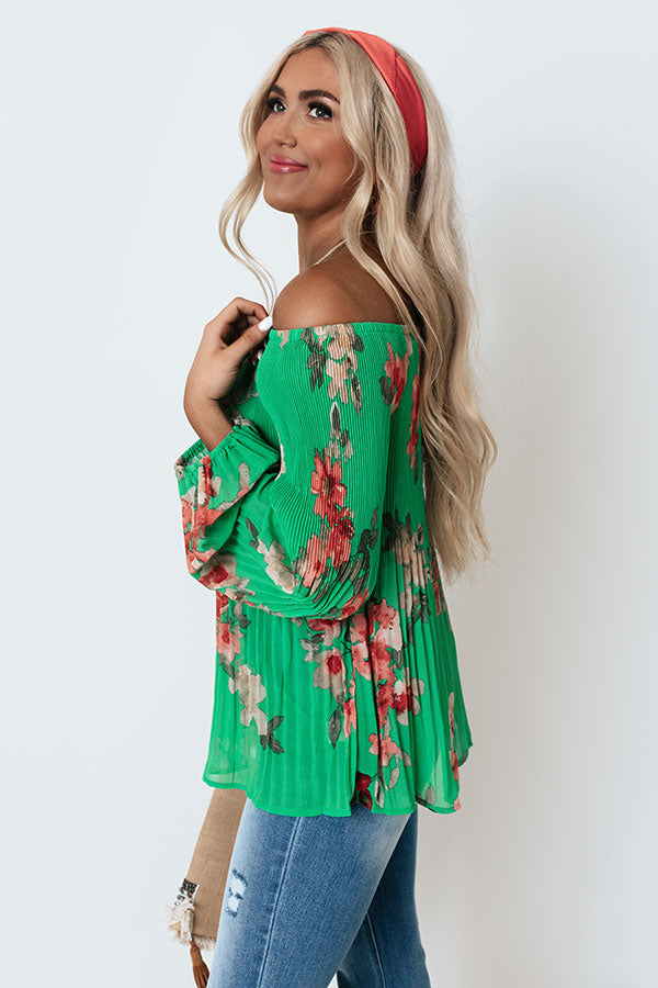 Floral Market Pleated Shift Top In Kelly Green Image - 3