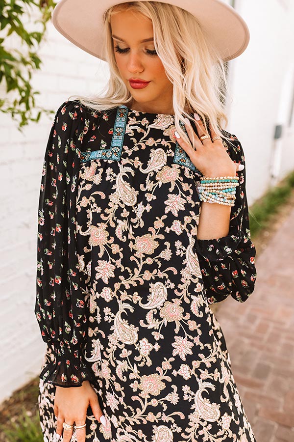 Pretty Jubilee Shift Dress In Black Image - 3