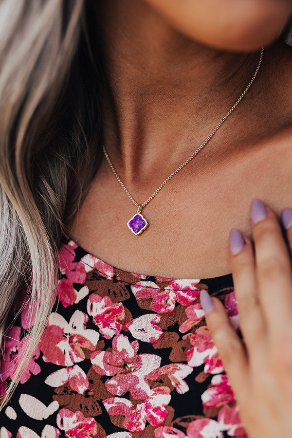 Kendra Scott Mallory Gold Pendant Necklace in Plum Kyocera Opal Image - 1