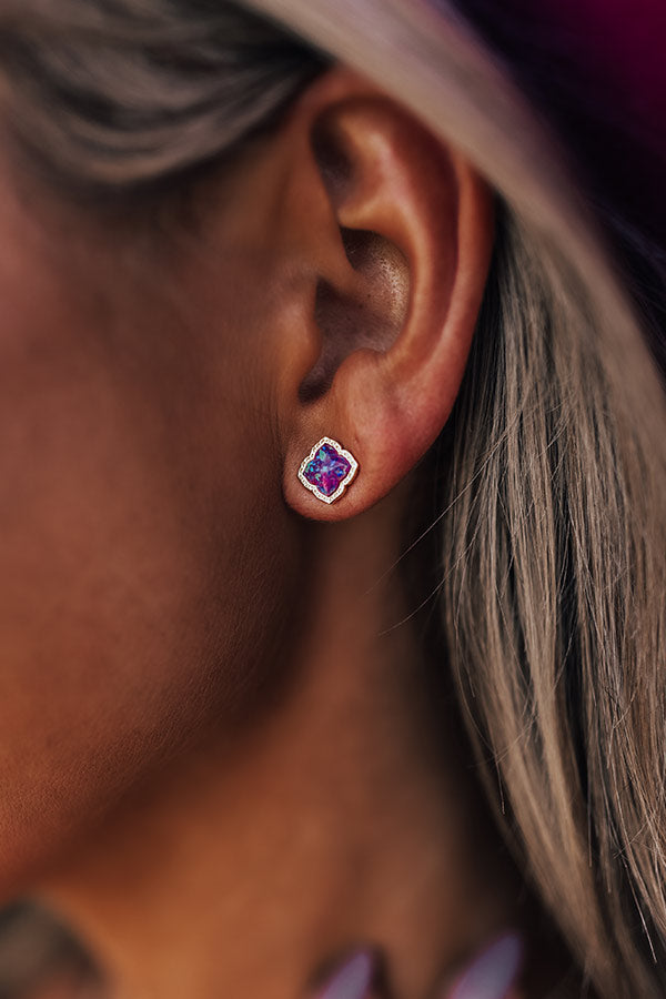 Kendra Scott Mallory Gold Stud Earrings in Plum Kyocera Opal Image - 2