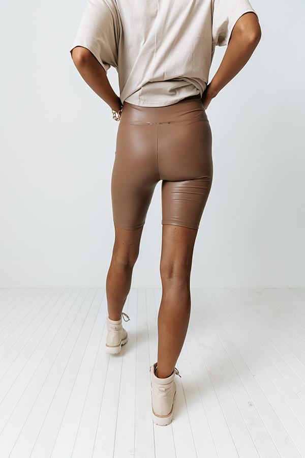 The Tegan Faux Leather Biker Shorts In Mocha Image - 5