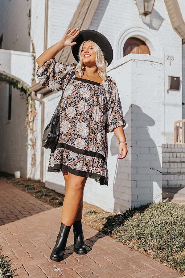 The Amie Floral Shift Dress in Black Curves