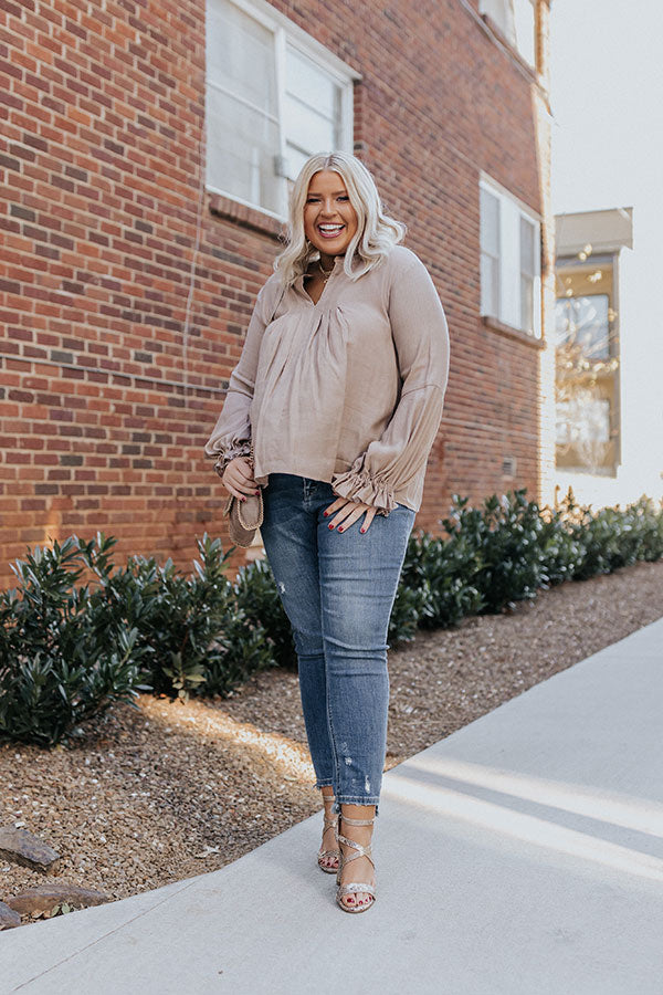 Santa Cruz Chic Shift Top In Taupe Curves Image - 2