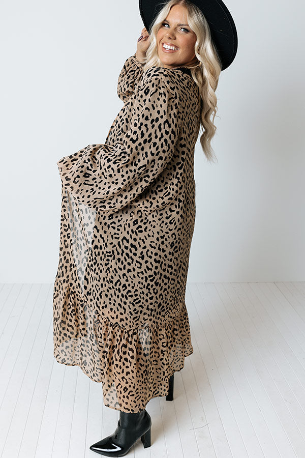 Looking At London Leopard Duster Overly in Warm Taupe Curves Image - 4