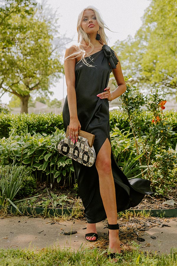 Class And Charm Maxi In Black