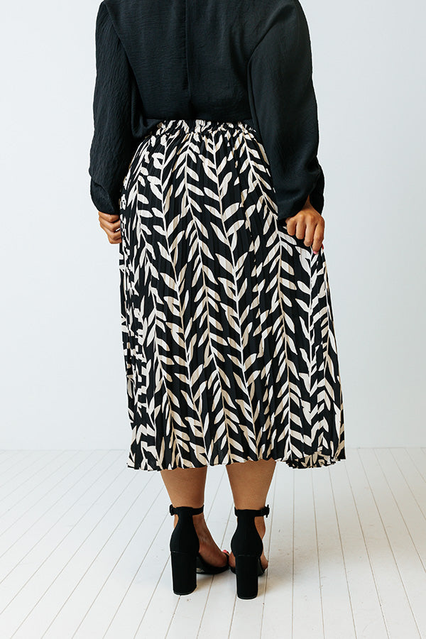 The Patisserie Pleated Skirt Curves Image - 5