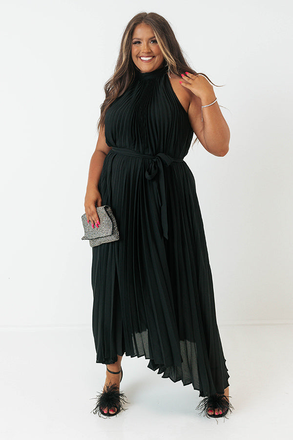 Point Of Pretty Pleated Maxi in Black Curves Image - 3