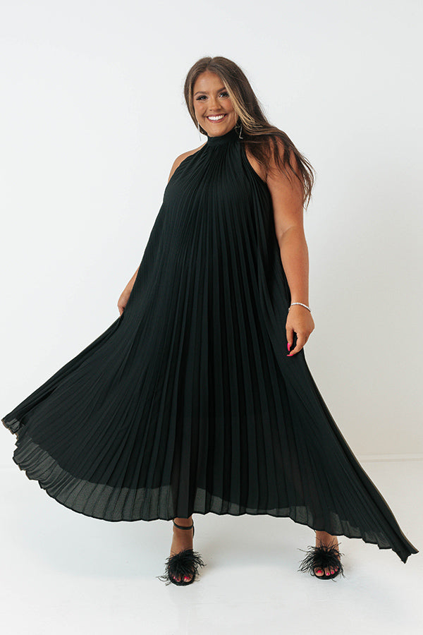 Point Of Pretty Pleated Maxi in Black Curves Image - 2
