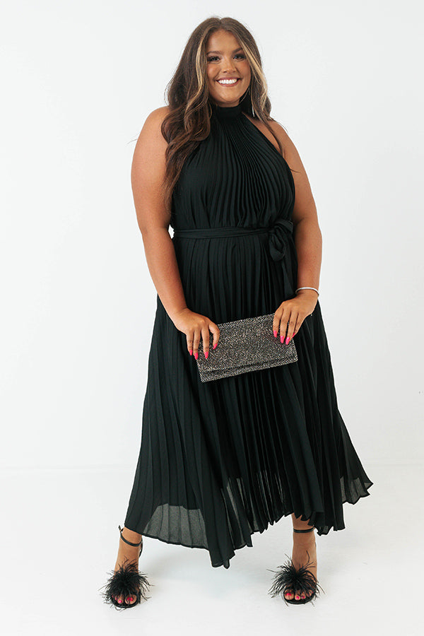 Point Of Pretty Pleated Maxi in Black Curves