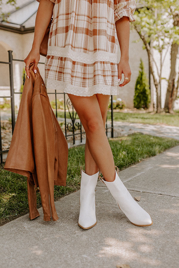 https://www.shopimpressions.com/cdn/shop/products/2207062890000-2022072810324700-a9fbdecdthe-stanley-faux-leather-boot-in-ivory_1024x1024.jpg?v=1659476560