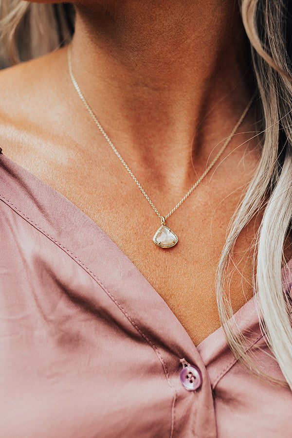 Kendra Scott Kendall Gold Pendant Necklace in Golden Abalone Image - 3