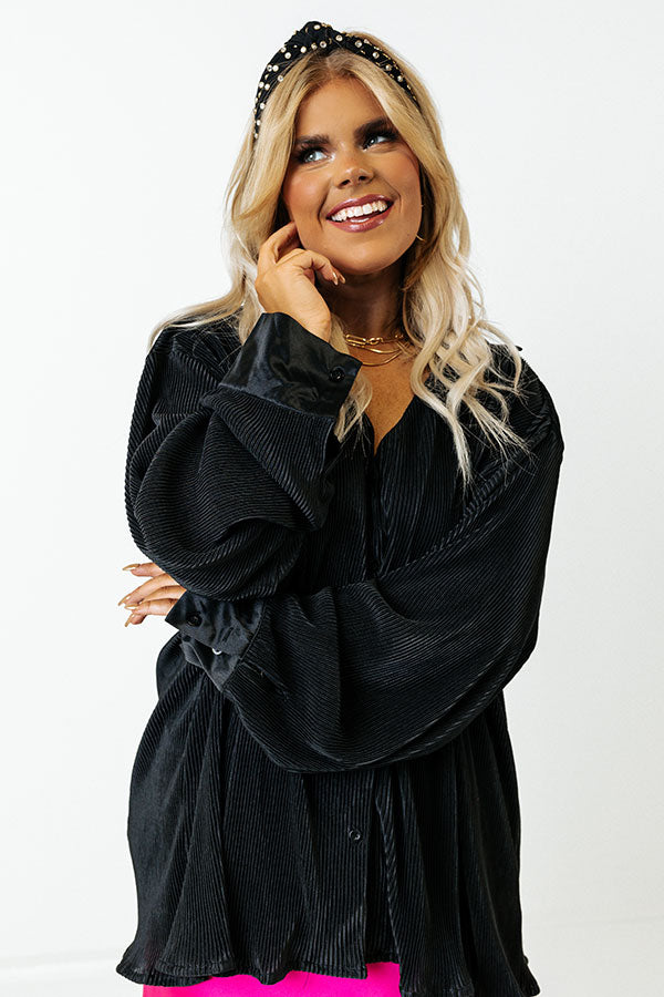 Slope City Pleated Top In Black Curves Image - 4