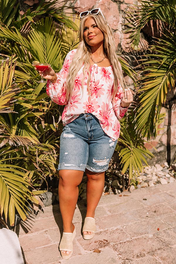 Memorable Meeting Floral Top Curves Image - 2