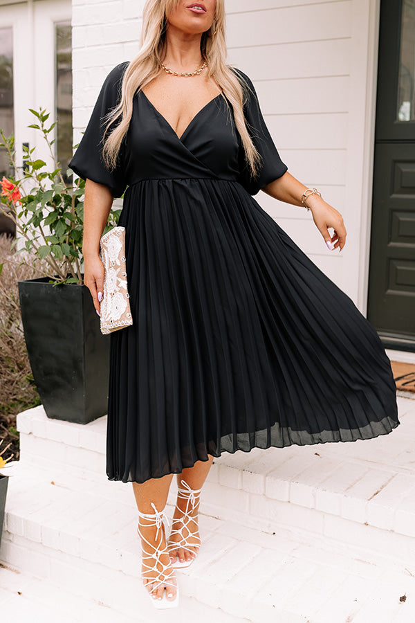 Recent Romance Pleated Midi In Black Curves Image - 2
