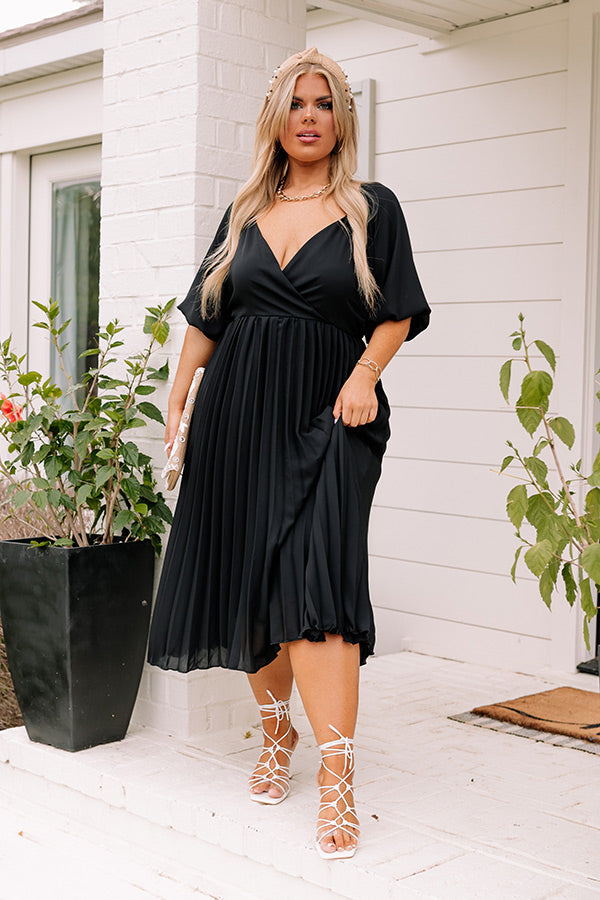 Recent Romance Pleated Midi In Black Curves Image - 4