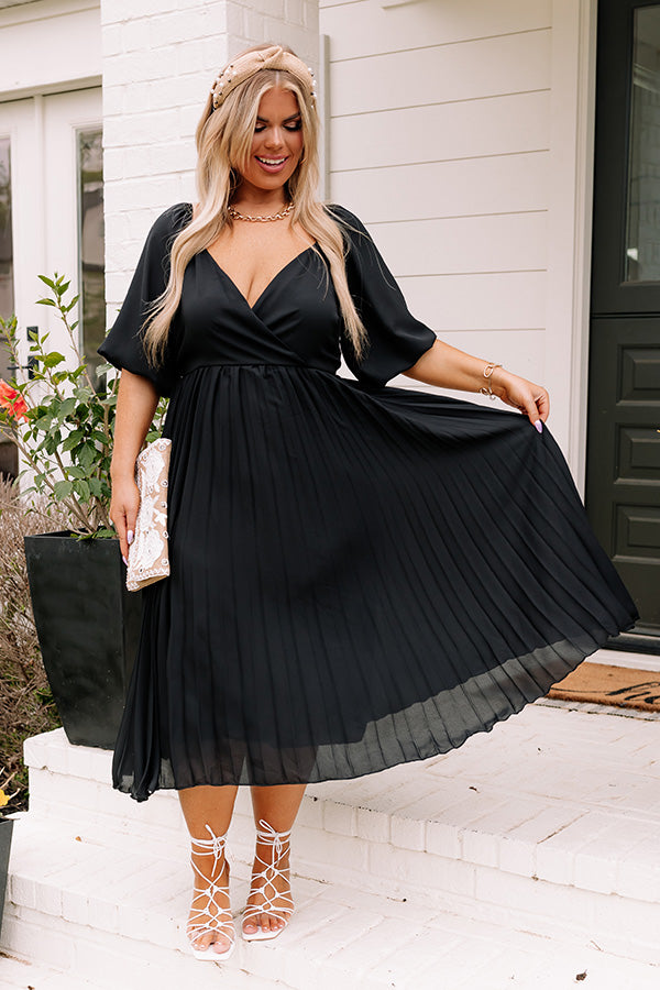 Recent Romance Pleated Midi In Black Curves Image - 5