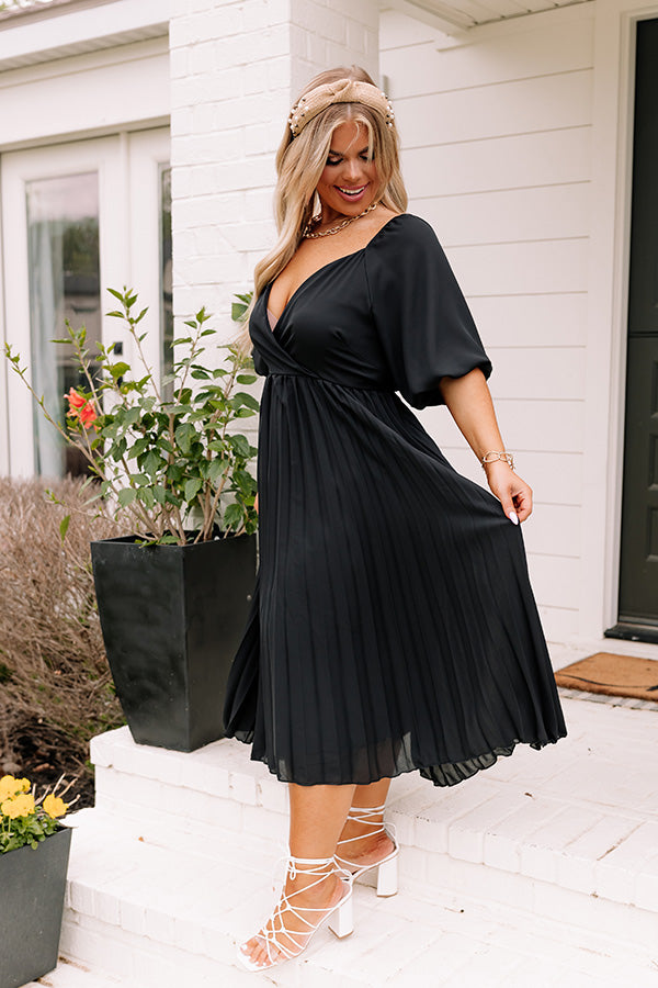 Recent Romance Pleated Midi In Black Curves Image - 3