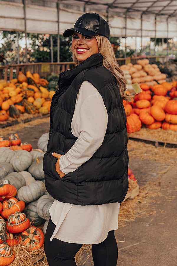 Venture Out Puffer Vest in Black Curves Image - 4